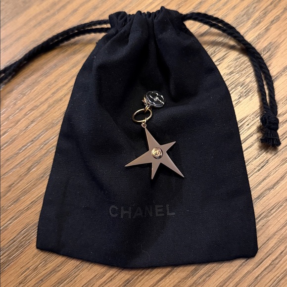 Chanel Star Charm and Drawstring Bag NEW - Picture 5 of 5